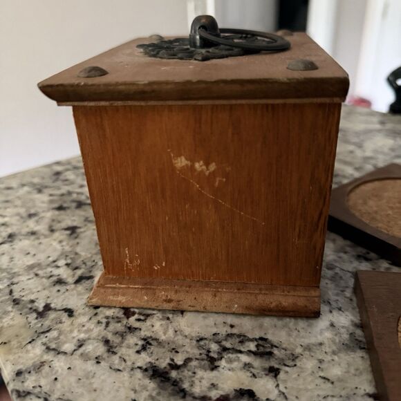 Vintage 1970’s Lot of 8 Wooden Drink Coasters w/ Cork & Brass Decorative Handle - Picture 6 of 6